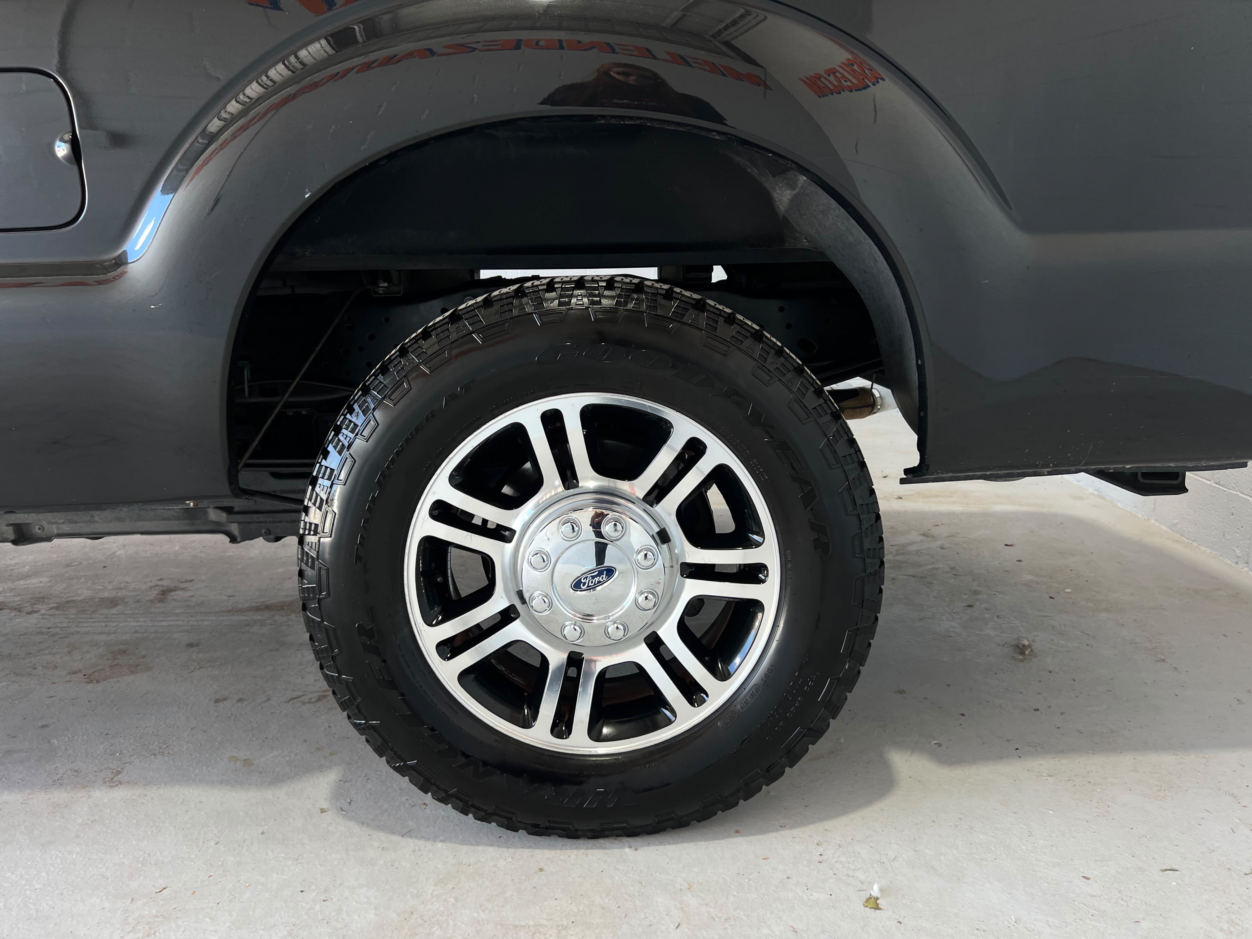 Used 2015 Ford F250 Platinum w/ FX4 Off-Road Package AWD/4WD image 11