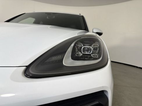 Certified 2023 Porsche Cayenne Platinum Edition AWD/4WD image 11