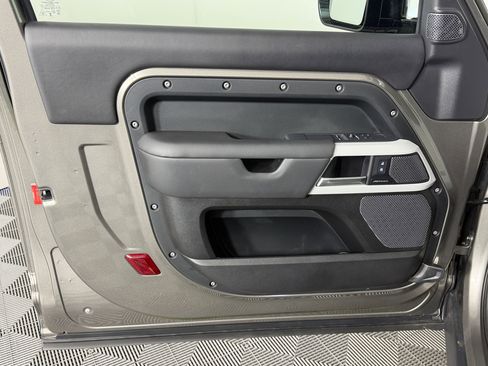 Used 2023 Land Rover Defender 90 S image 2