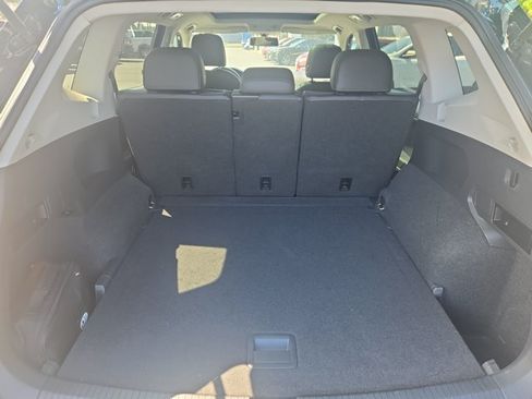 Used 2018 Volkswagen Tiguan SE AWD/4WD image 24