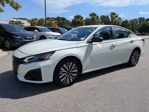 Used 2025 Nissan Altima 2.5 SV FWD image 3