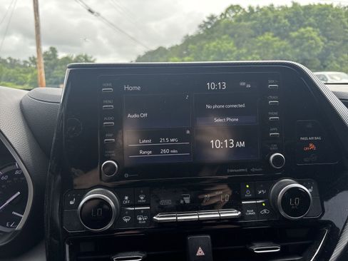 Used 2022 Toyota Highlander XSE FWD image 19
