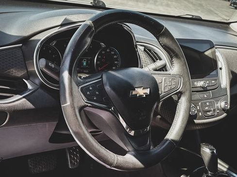 Used 2016 Chevrolet Malibu LT FWD image 2