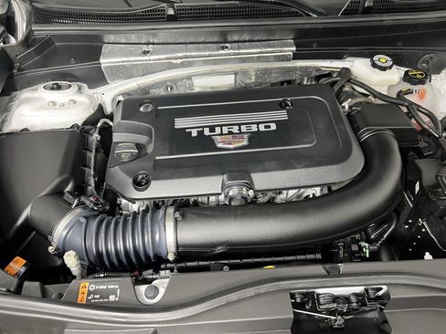 Used 2024 Cadillac XT4 Sport image 34