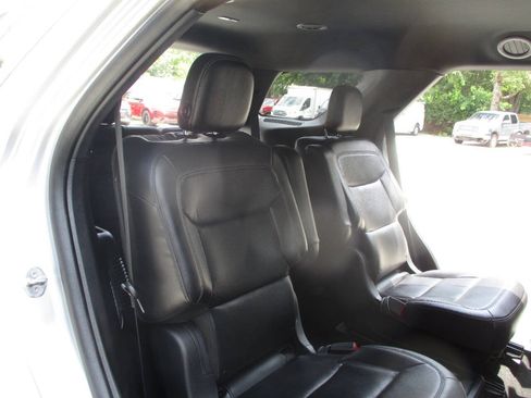 Used 2020 Ford Explorer XLT w/ Equipment Group 202A AWD/4WD image 27