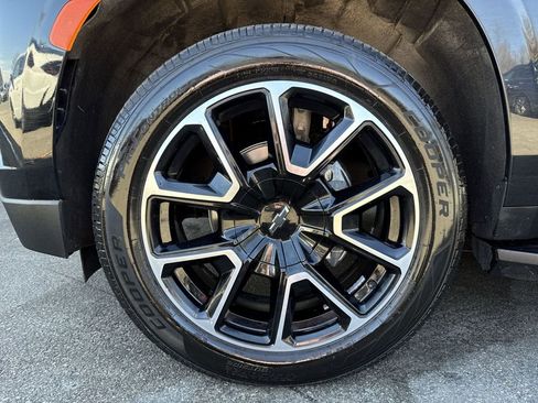 Used 2022 Chevrolet Suburban RST w/ Luxury Package image 12