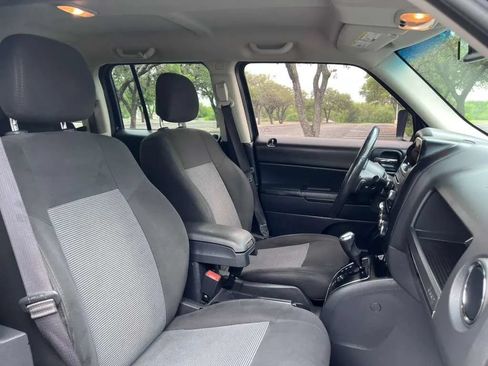 Used 2017 Jeep Patriot Latitude FWD image 32