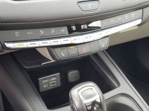 Used 2019 Cadillac XT4 Luxury w/ Cold Weather Package AWD/4WD image 18