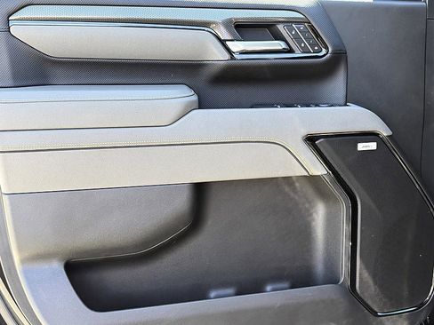 Used 2025 Chevrolet Silverado 2500 ZR2 w/ Technology Package image 14