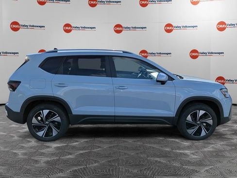 New 2026 Volkswagen Taos SE image 4