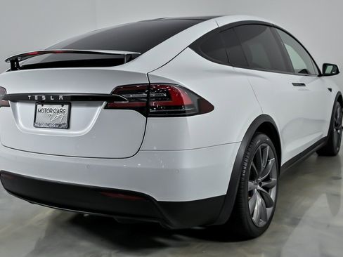 Used 2018 Tesla Model X 75D image 12