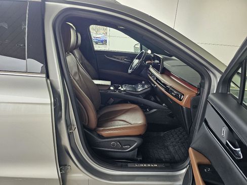 Used 2022 Lincoln Nautilus Reserve image 12