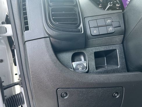 Used 2025 RAM ProMaster 2500 w/ Convenience Group image 22