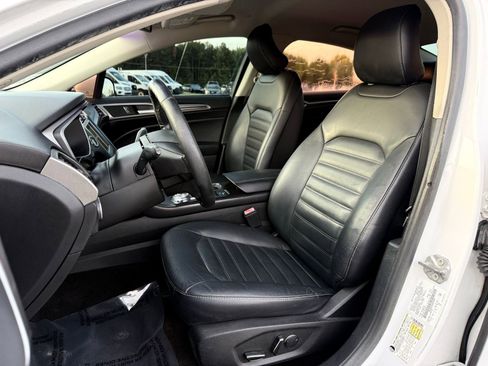 Used 2018 Ford Fusion SE w/ Equipment Group 602A FWD image 14