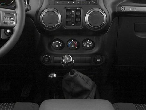 Used 2016 Jeep Wrangler Unlimited Sahara AWD/4WD image 10