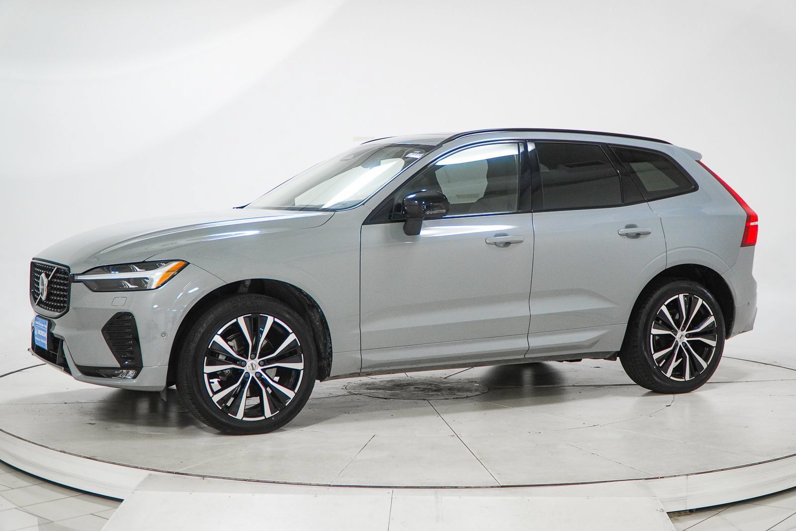 Used 2025 Volvo XC60 B5 Plus AWD/4WD image 4