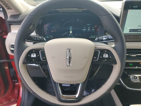 New 2026 Lincoln Corsair Premiere image 16