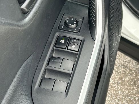 Used 2020 Toyota RAV4 LE image 33