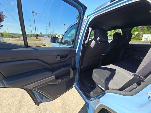 Certified 2025 Toyota 4Runner SR5 AWD/4WD image 15