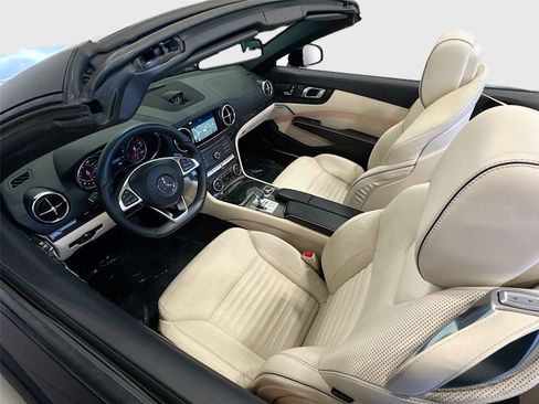 Used 2017 Mercedes-Benz SL 550 image 24
