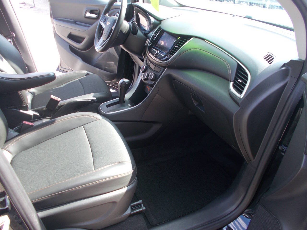 Used 2021 Chevrolet Trax LT w/ Driver Confidence Package FWD image 7