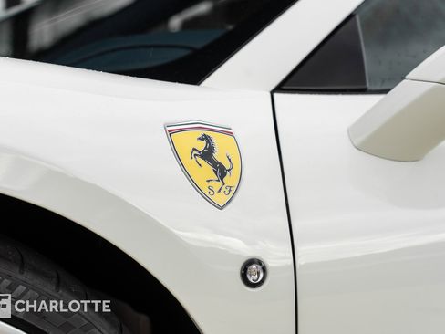 Used 2022 Ferrari F8 Tributo image 9