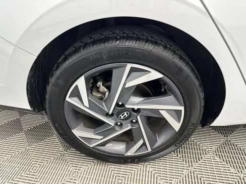 Used 2025 Hyundai Elantra SEL FWD image 14