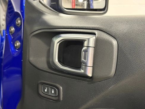 Used 2018 Jeep Wrangler Unlimited Sport S image 41