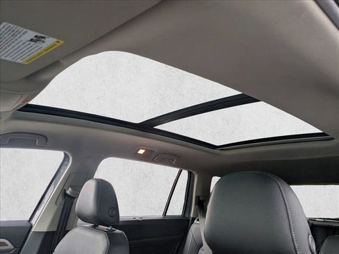 Used 2019 Volkswagen Atlas SEL Premium image 16