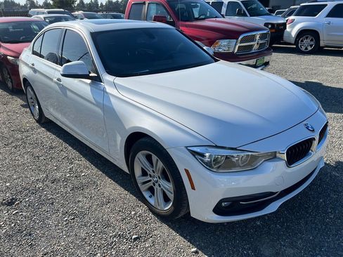 Used 2018 BMW 330i Sedan RWD image 4
