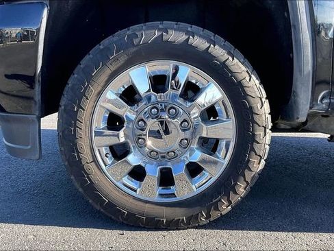 Used 2018 GMC Sierra 2500 Denali w/ Duramax Plus Package AWD/4WD image 8