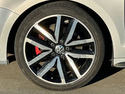 Used 2013 Volkswagen Jetta GLI image 11