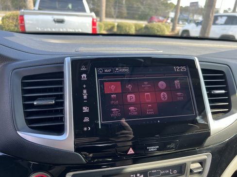 Used 2017 Honda Pilot Elite image 23