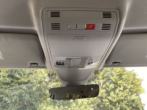 Used 2023 Volkswagen Tiguan SE image 32