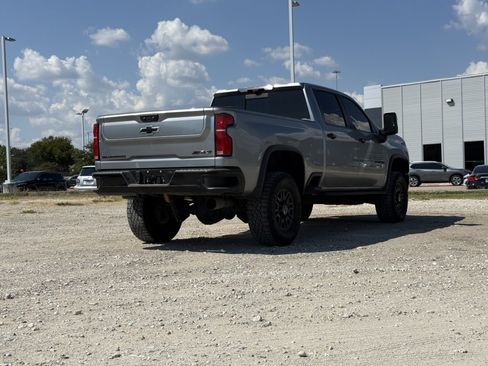 Used 2024 Chevrolet Silverado 2500 ZR2 w/ Technology Package AWD/4WD image 5