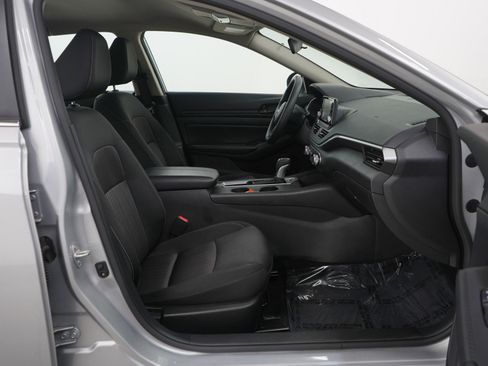 Used 2024 Nissan Altima 2.5 S image 9