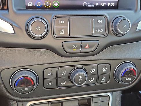 Used 2024 GMC Terrain SLT image 24