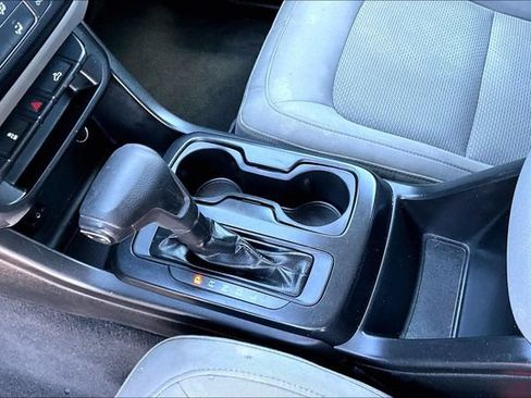 Used 2021 Chevrolet Colorado W/T RWD image 16