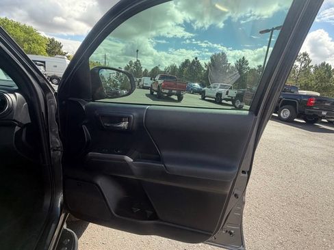 Used 2021 Toyota Tacoma TRD Pro AWD/4WD image 10