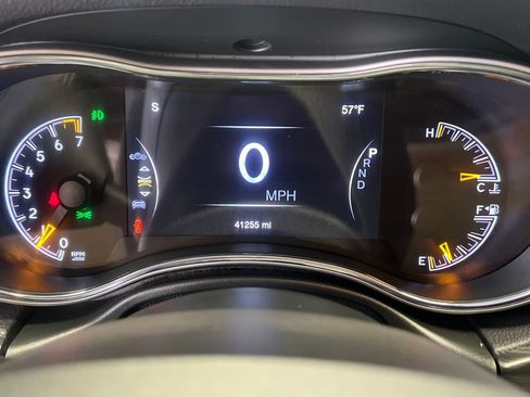 Used 2020 Jeep Grand Cherokee Laredo image 23