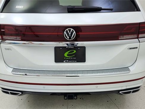 Used 2024 Volkswagen Atlas SEL Premium R-Line image 11
