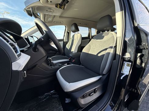 New 2026 Volkswagen Taos SE image 13