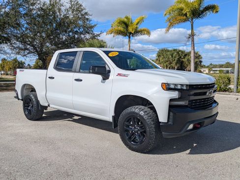 Used 2021 Chevrolet Silverado 1500 LT Trail Boss w/ Convenience Package II image 2