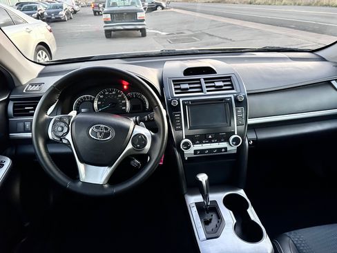Used 2014 Toyota Camry SE image 7