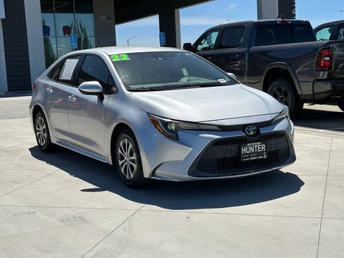 Used 2022 Toyota Corolla LE FWD image 12
