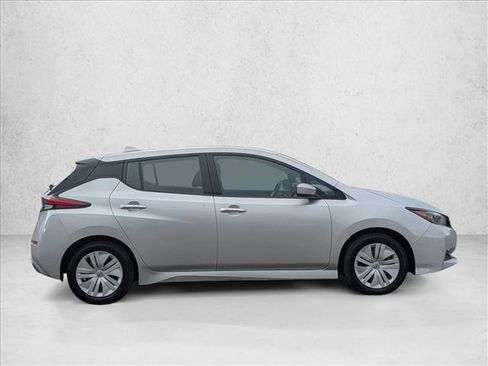Used 2025 Nissan Leaf S image 4