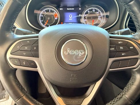 Used 2020 Jeep Cherokee Limited FWD image 15