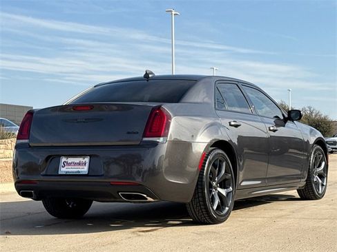 Used 2023 Chrysler 300 Touring L image 8