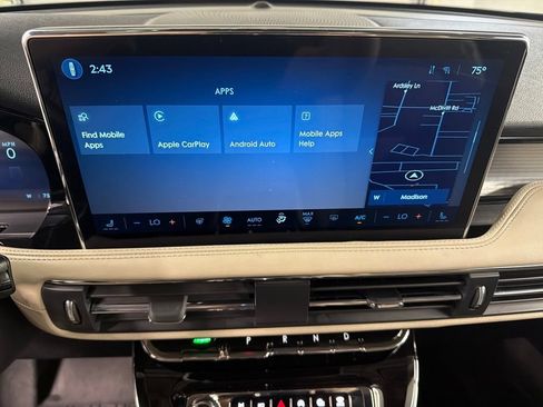 Certified 2025 Lincoln Corsair AWD w/ Equipment Group 101A image 9