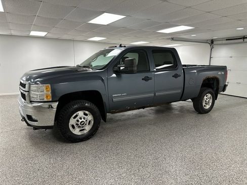 Used 2014 Chevrolet Silverado 2500 LT w/ Interior Plus Package AWD/4WD image 4